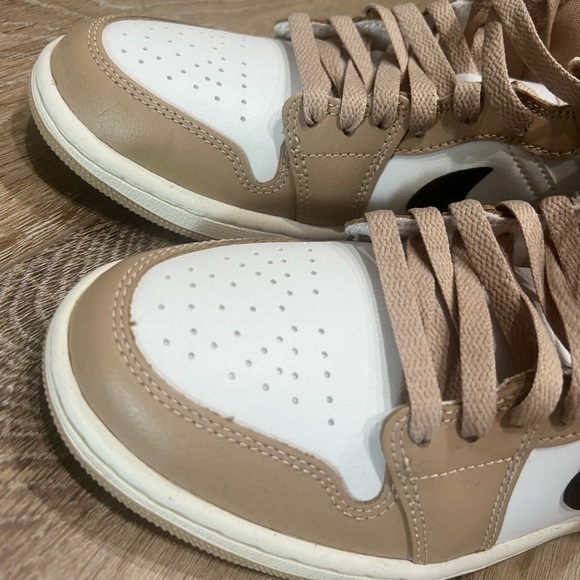 Women’s Air Jordan Mid size 6.5 - Picture 6 of 9